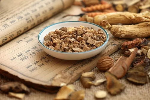 谁在炒作中药材与放射性药品价格？